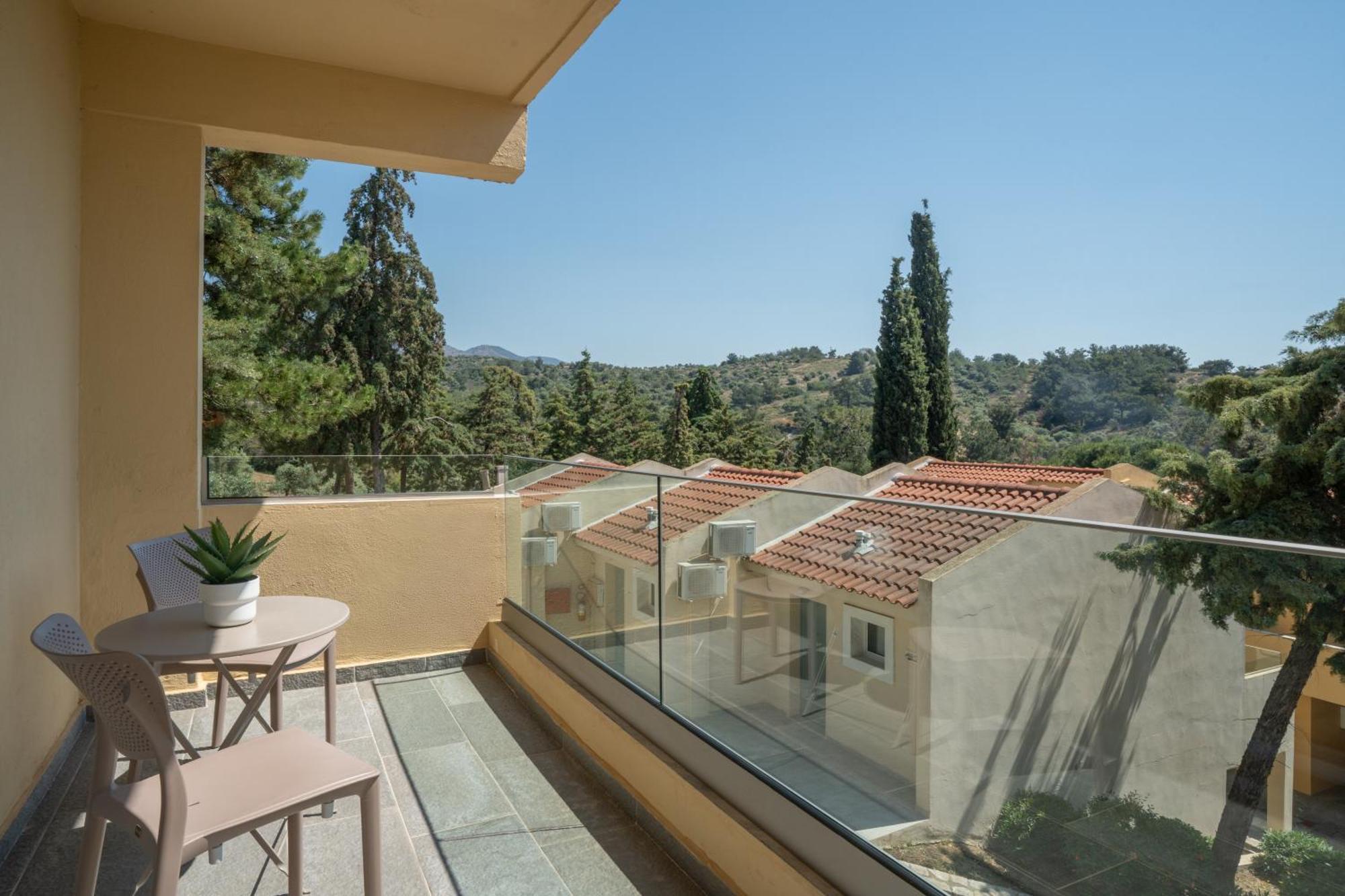 Hotel Zoe Hotel, Trypiti